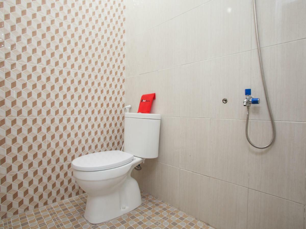 Reddoorz Plus Near Banyuwangi Airport Bagian luar foto